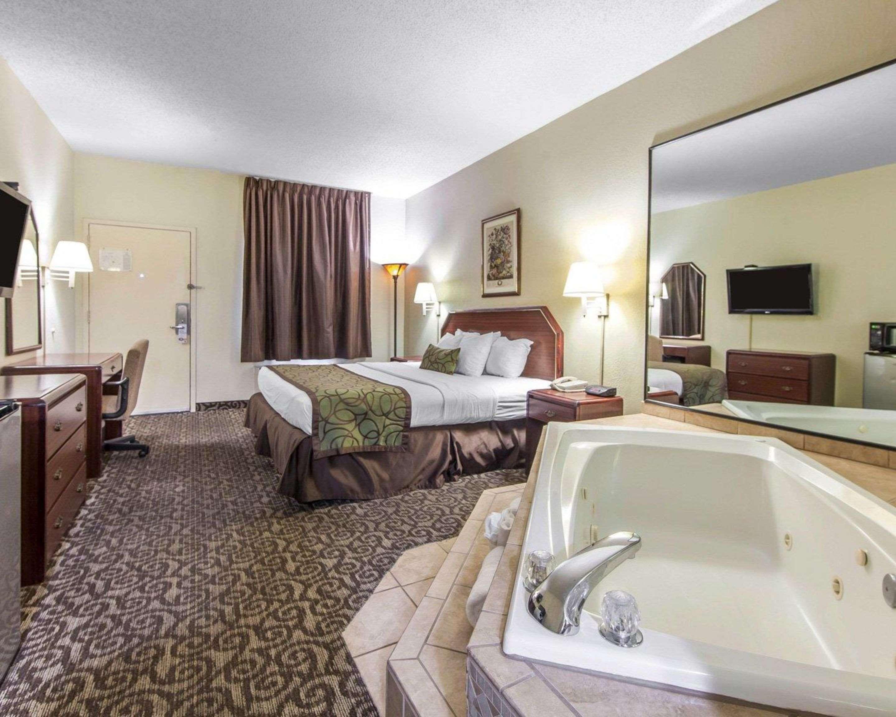 Quality Inn Downtown Johnson City Bagian luar foto